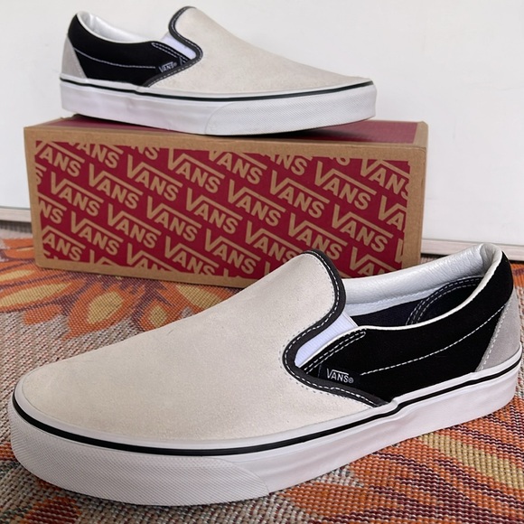 Vans WMNS Classic Slip-On (Mix & Match) Black/True
VN0A4U382PD
Sneakers - Picture 15 of 16